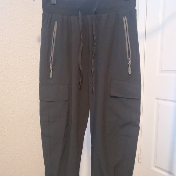 Libin Women's Cargo Capri Pants - Picture 4 of 5